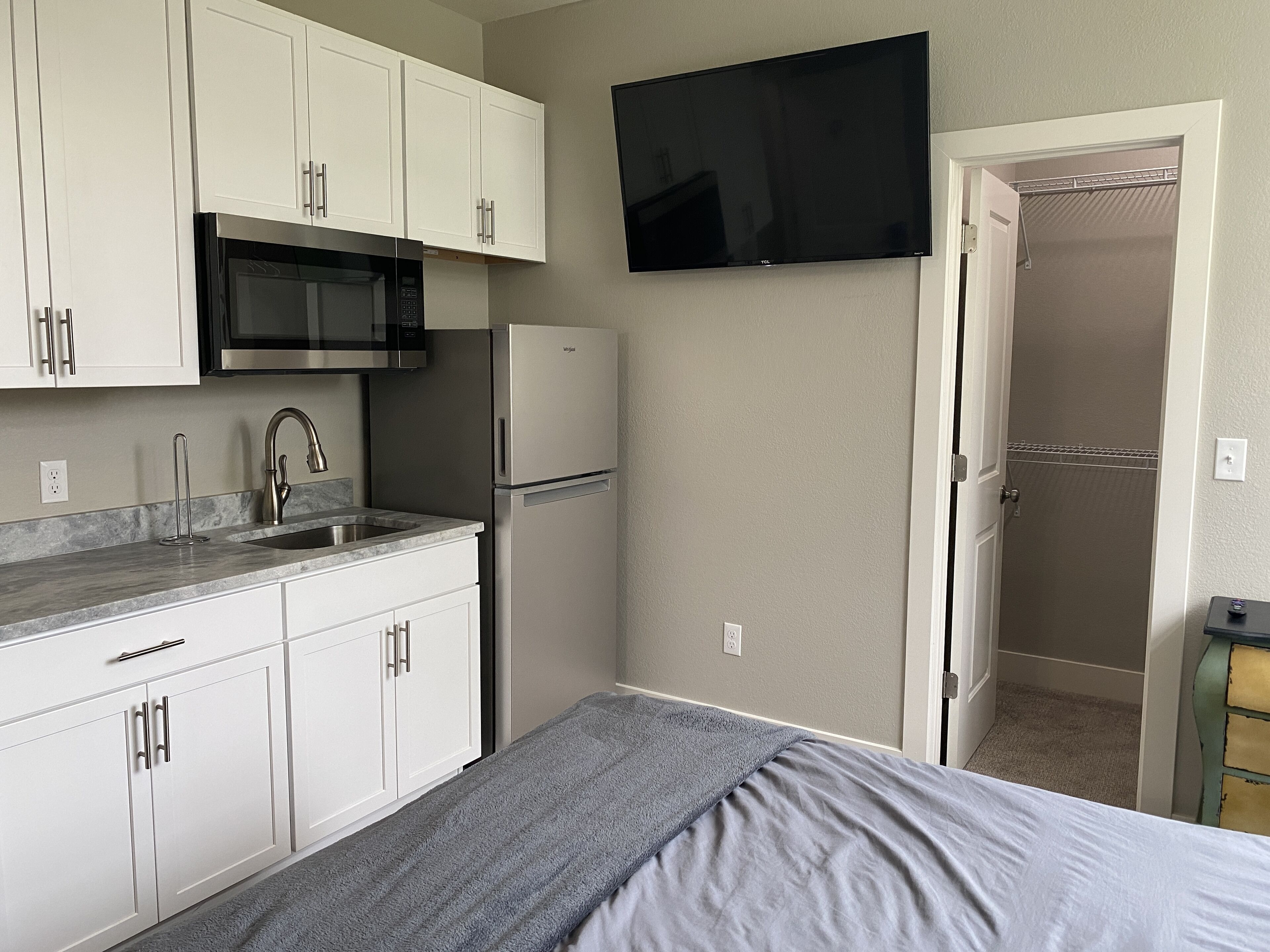 Gorgeous Remodeled Studios! Sterling! # 16