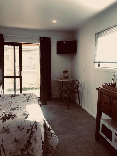 Classy Suite @ Heaphy Tce - Close to river, near Claudelands Arena