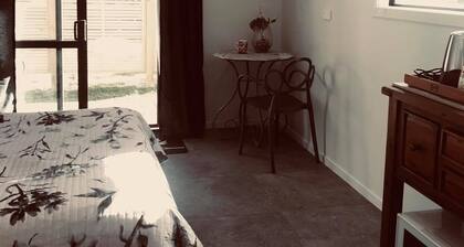 Classy Suite @ Heaphy Tce - Close to river, near Claudelands Arena