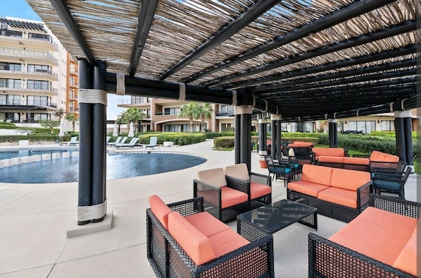 Outdoor pool, a heated pool