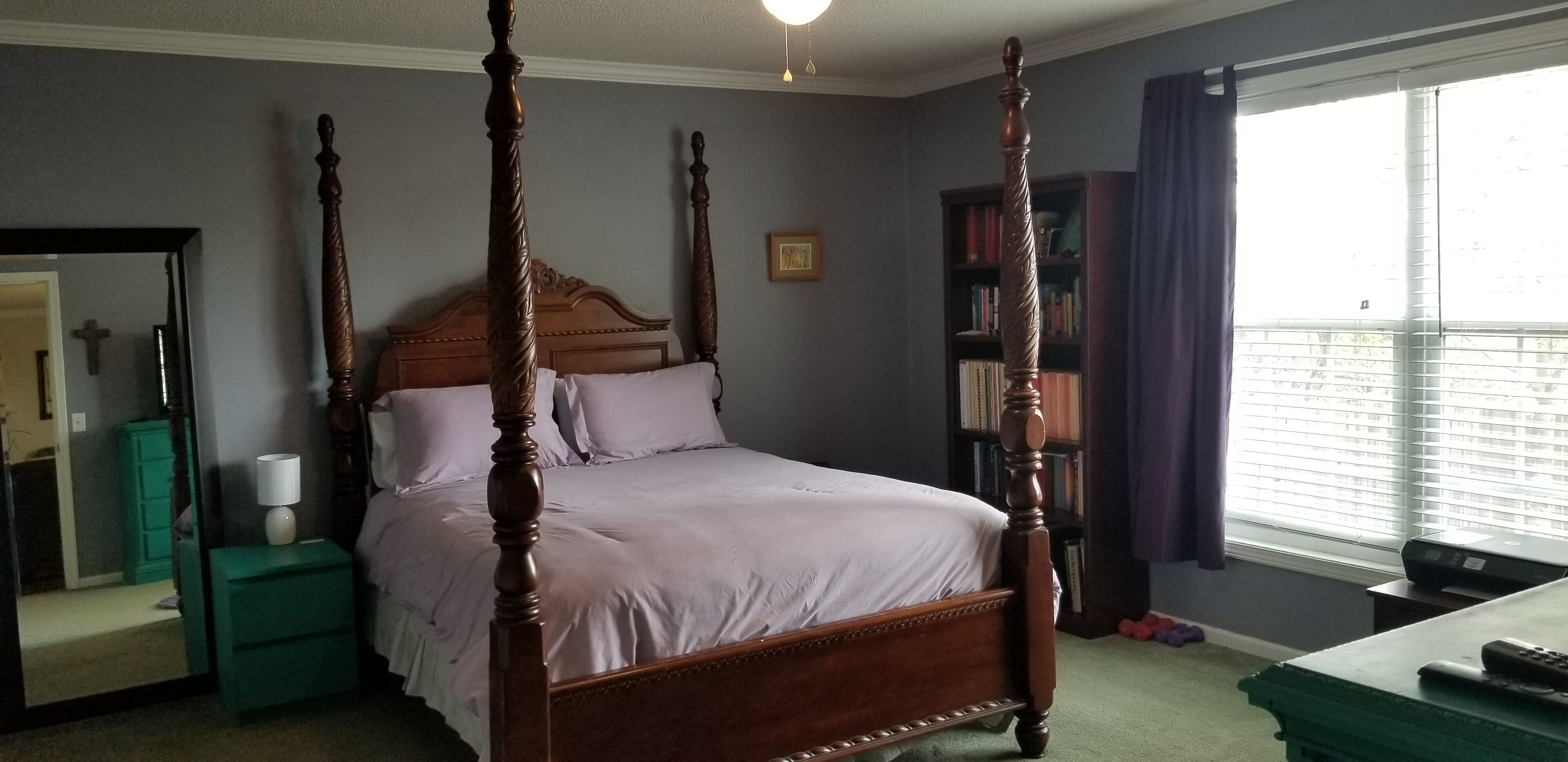 Comfy and fabulous mountain views! Near Asheville and Weaverville. Enjoy! 