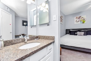 2 Schlafzimmer, Schreibtisch, Bügeleisen/Bügelbrett, kostenloses WLAN