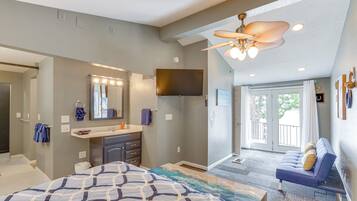 4 bedrooms, desk, internet, bed sheets