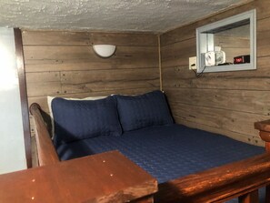 4 bedrooms, iron/ironing board, travel cot, free WiFi