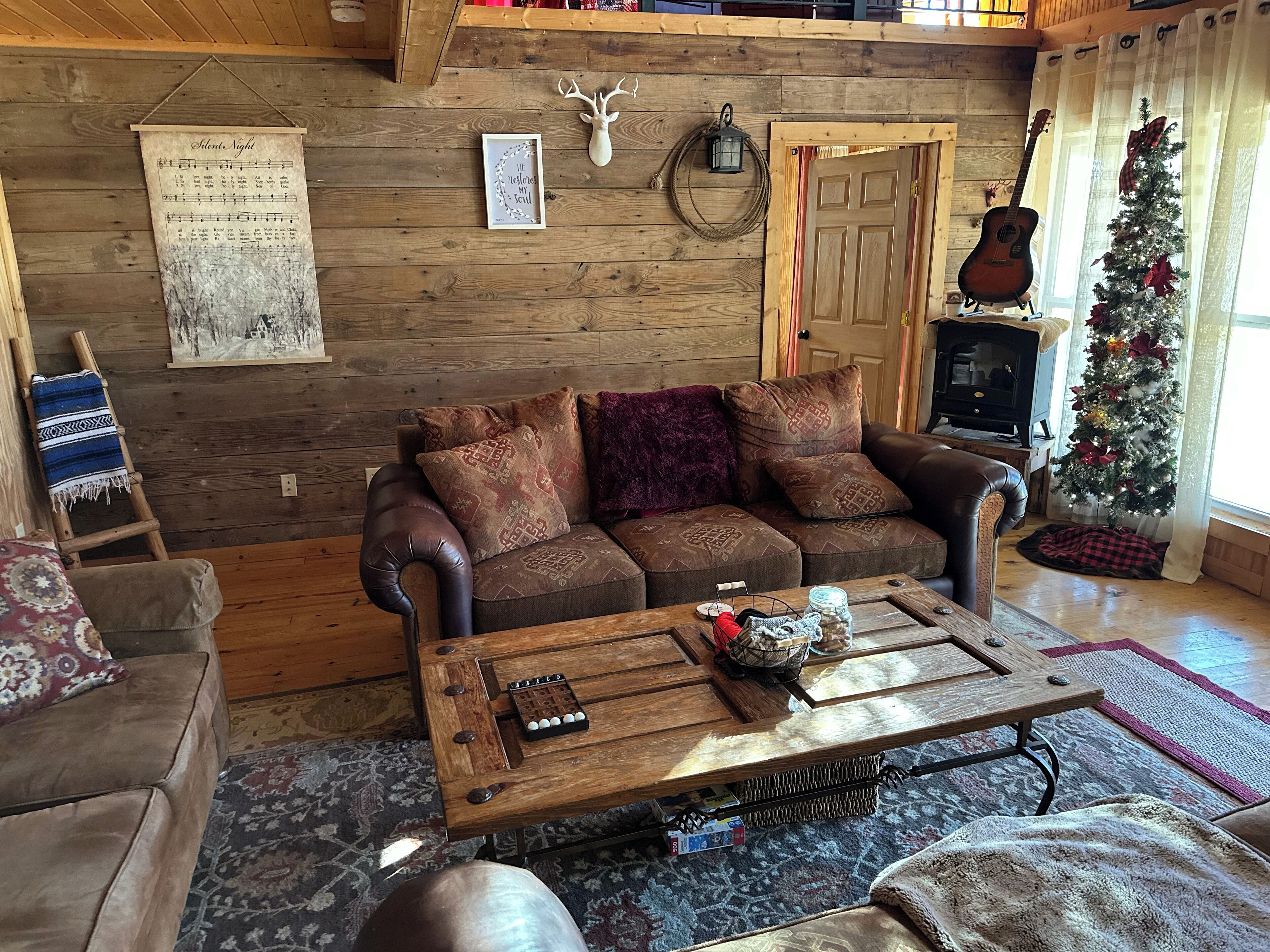 智能电视、壁炉、电子游戏、DVD 播放器