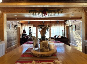Interior - CabinOnTheCreek.Tx-Lake Limestone- tasteful rustic charm & grace. (Groesbeck)