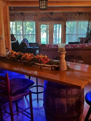 Interior - CabinOnTheCreek.Tx-Lake Limestone- tasteful rustic charm & grace. (Groesbeck)
