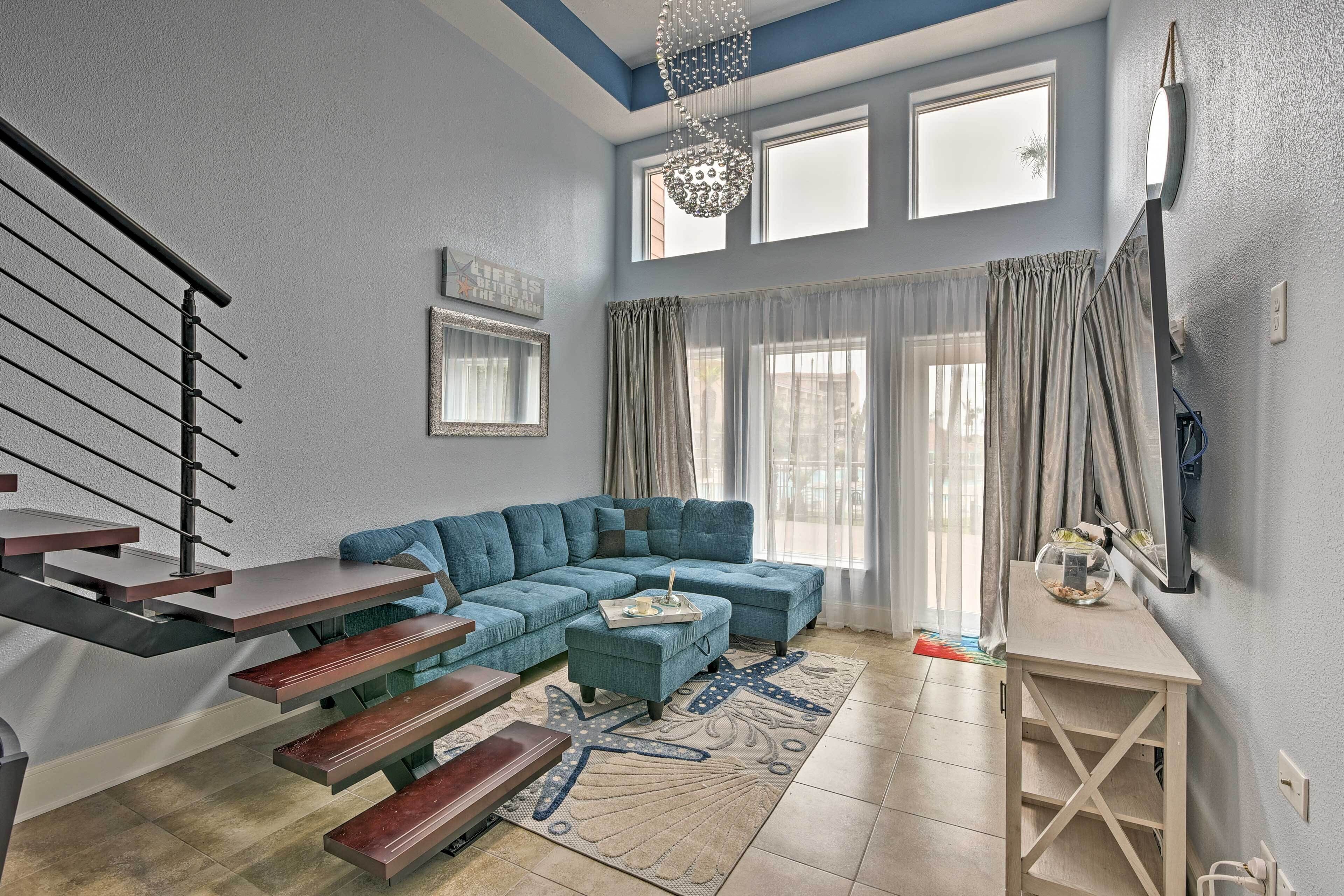 Upscale Condo w/ Community Pools & Large Patio!