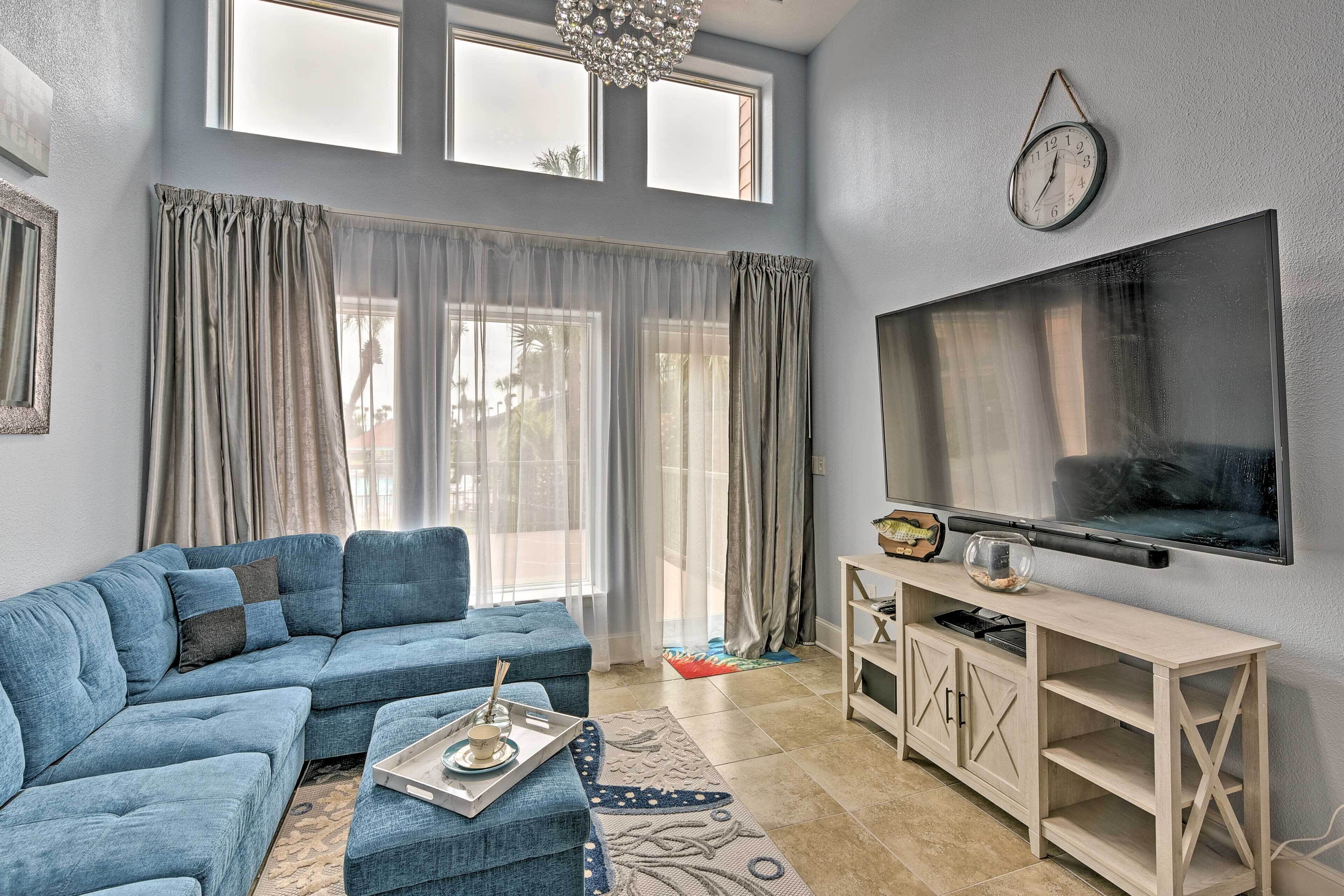 Upscale Condo w/ Community Pools & Large Patio!