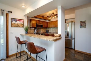 Frigorifero, forno, piano cottura, macchina per tè/caffè