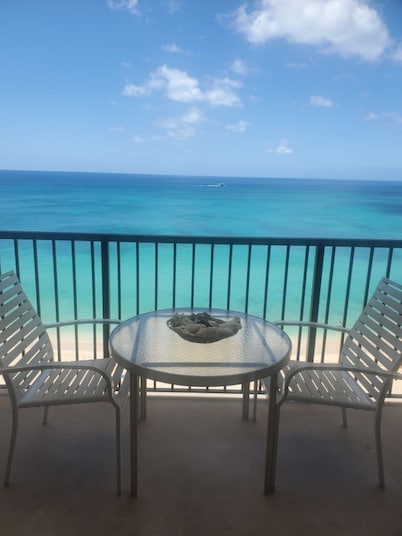 One bedroom oceanfront property
1990/NUC-2241