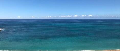Ubicación a pie de playa, tumbonas y toallas de playa