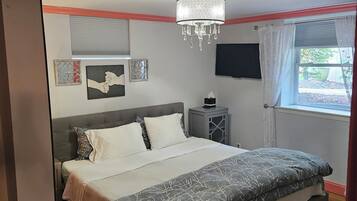 4 bedrooms, desk, iron/ironing board, WiFi