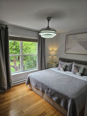 4 habitaciones, escritorio, tabla de planchar con plancha y wifi