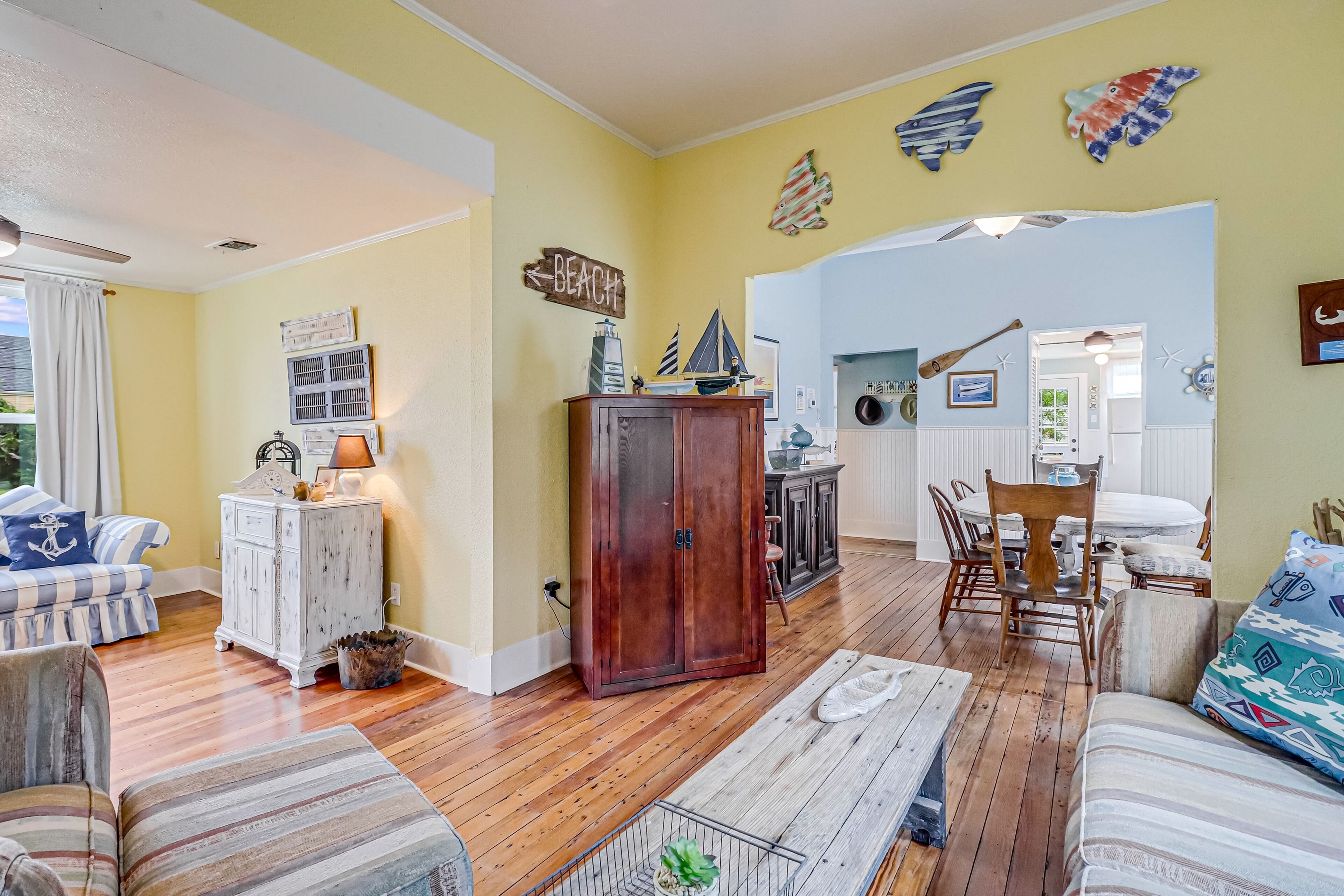 Dog-Friendly, Single Story Cottage with High-Speed WiFi and Central AC