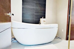 Dusche, Whirlpool, Haartrockner
