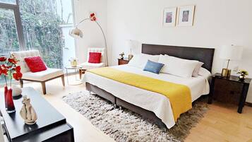 3 habitaciones, tabla de planchar con plancha, cuna de viaje y wifi