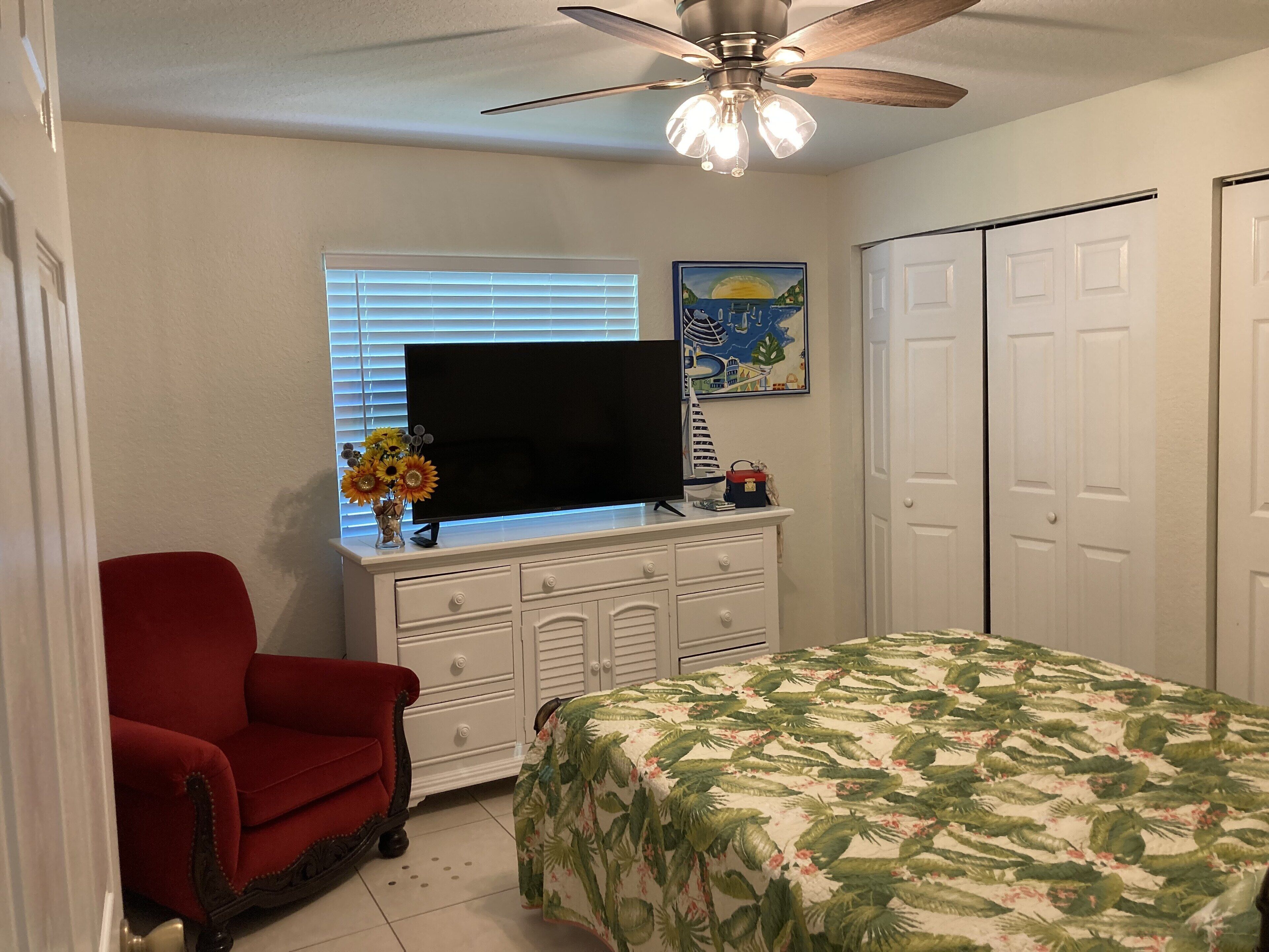 Charming Yellow House 5 minutes to Siesta Keys  Lido Keys 5 min downtownSarasota