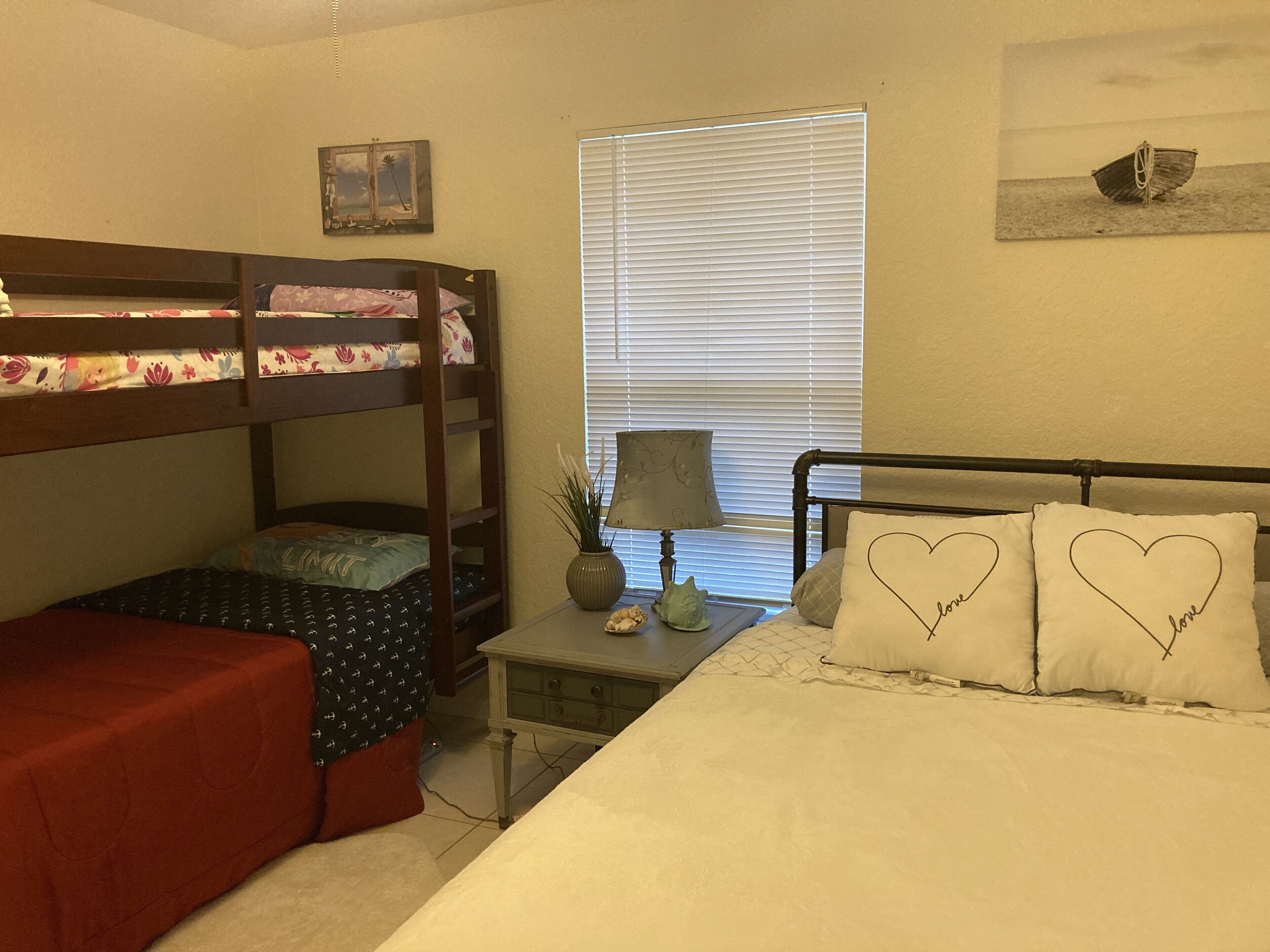 Charming Yellow House 5 minutes to Siesta Keys  Lido Keys 5 min downtownSarasota