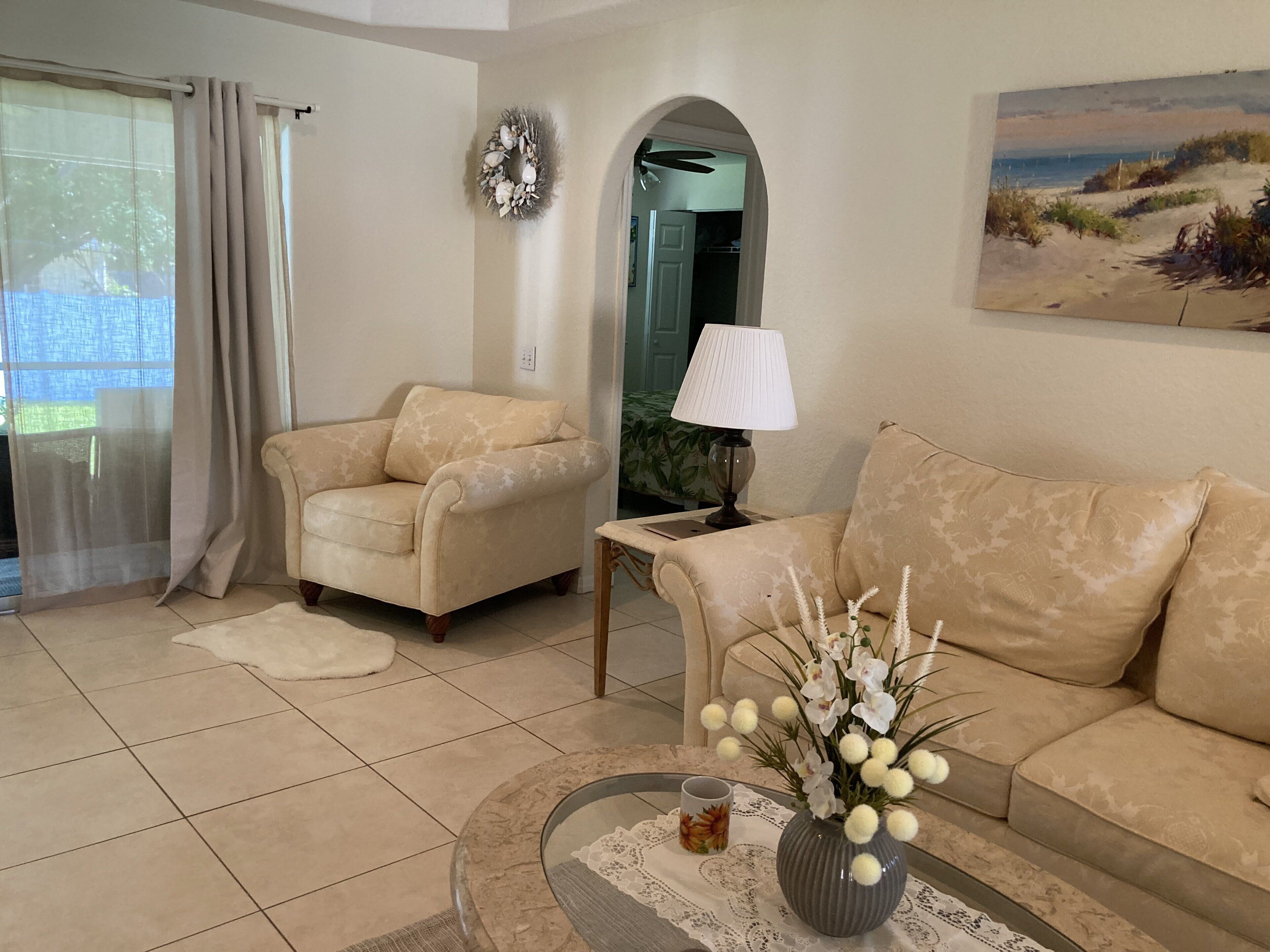 Charming Yellow House 5 minutes to Siesta Keys  Lido Keys 5 min downtownSarasota