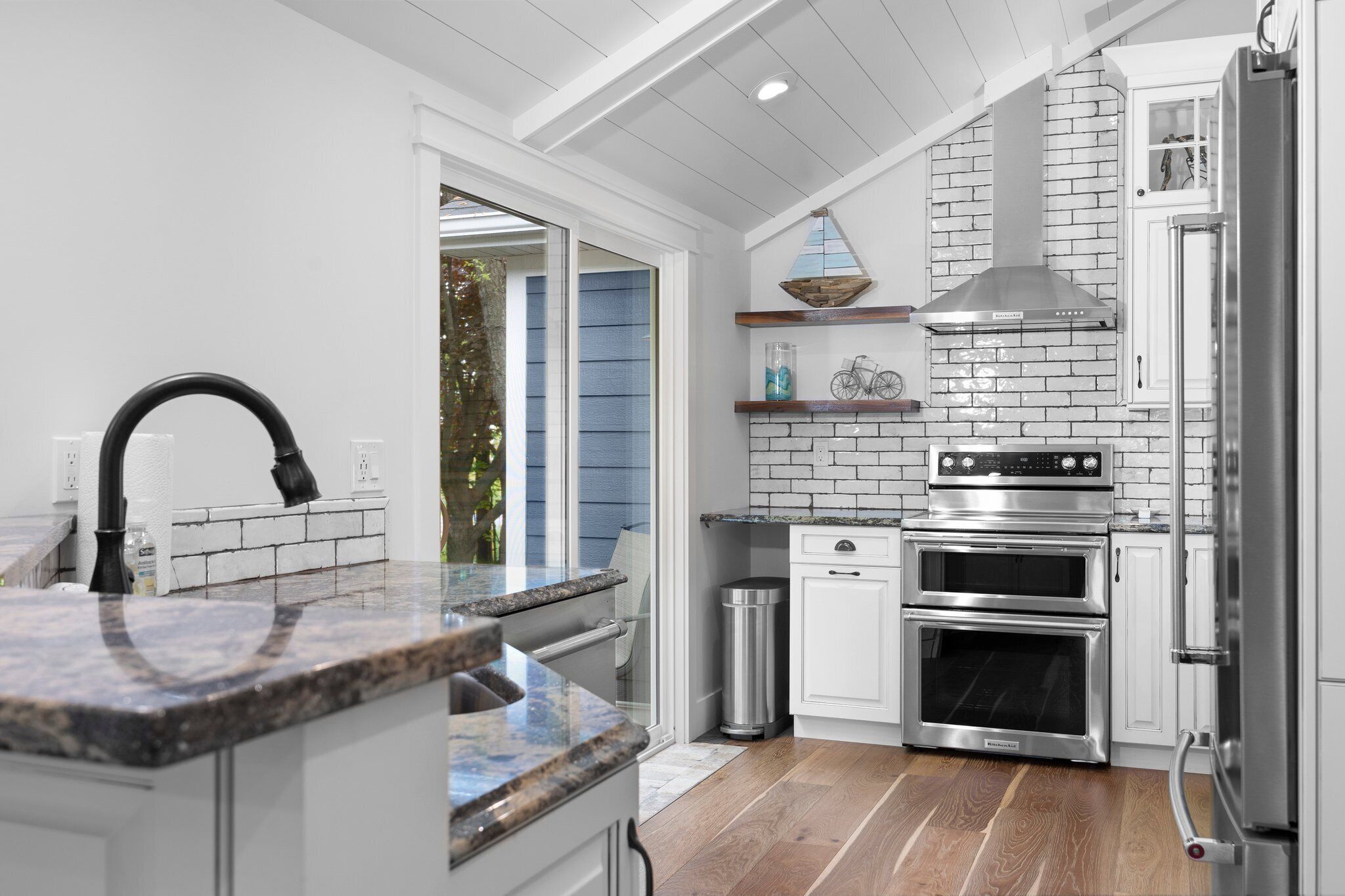 Newly renovated 1950's leelanau trail side cottage 