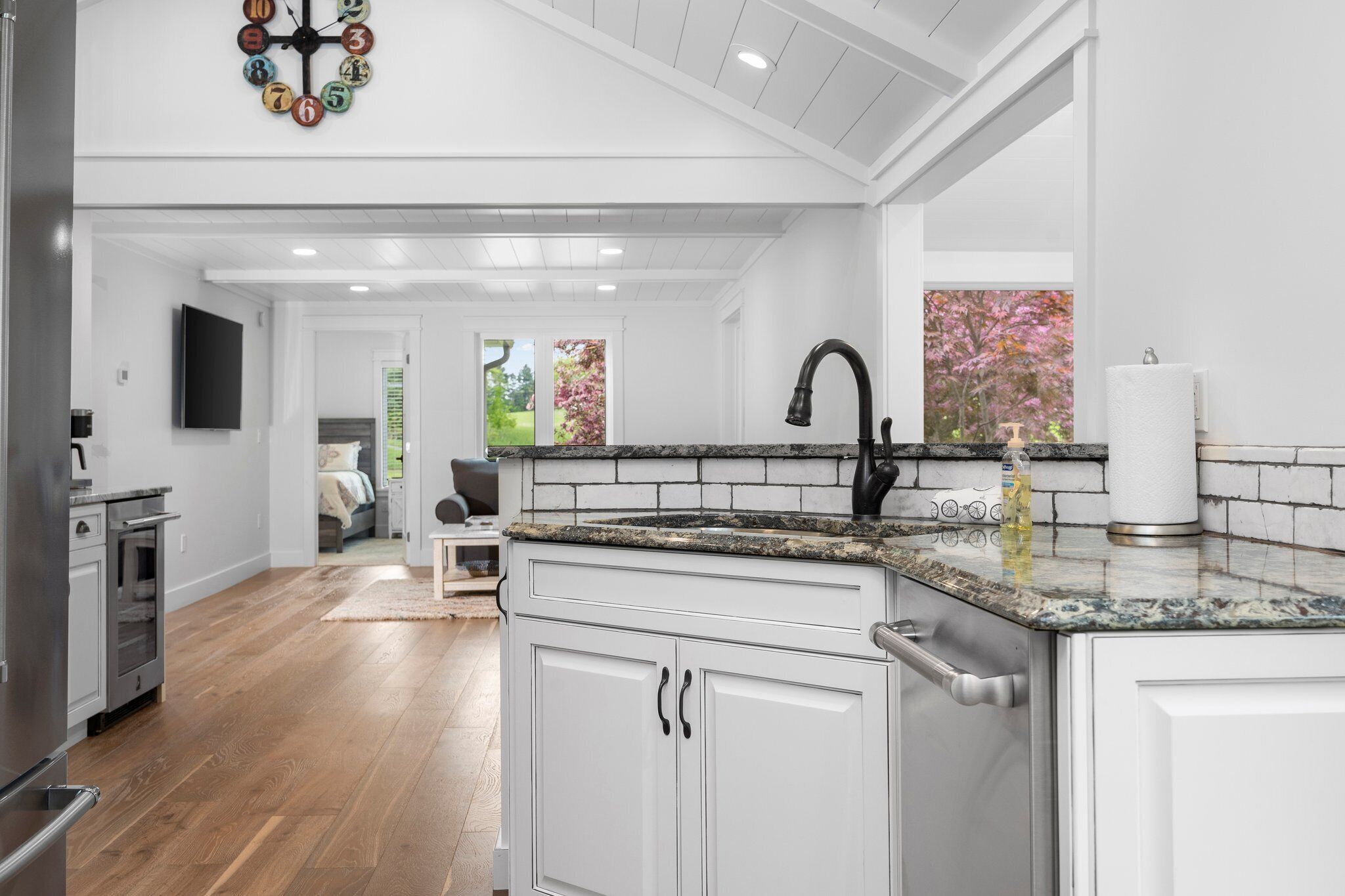 Newly renovated 1950's leelanau trail side cottage 