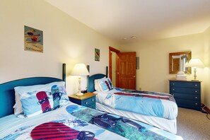 2 bedrooms, iron/ironing board, free Internet, bed sheets