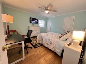 3 bedrooms, desk, iron/ironing board, travel cot