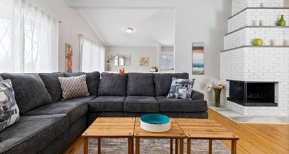 Bright "Mid-Century Modern" Ranch