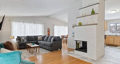 Bright "Mid-Century Modern" Ranch