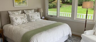 Studio Cottage on Historic Blue Mountains Property