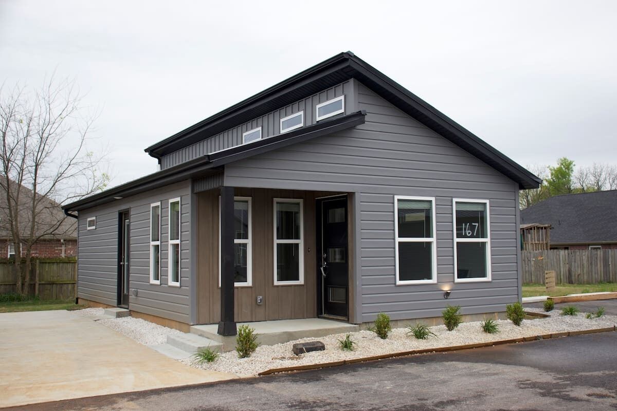 Tiny Home near MTB Trails, Wal-Mart HQ, Sleeps 6+