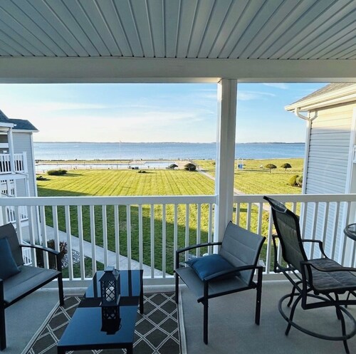 Cozy Bayfront Condo with Stunning Water Views only 8 Minutes from Bethany Beach!