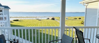 Cozy Bayfront Condo with Stunning Water Views only 8 Minutes from Bethany Beach!