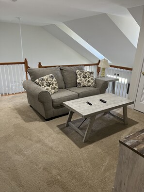 Smart TV, books, stereo