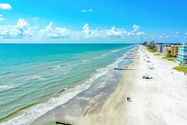Beach nearby, sun-loungers, beach towels