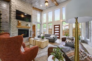 Smart-TV, Kamin, Bücher