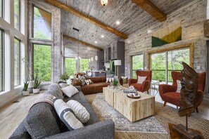 Smart-TV, Kamin, Bücher