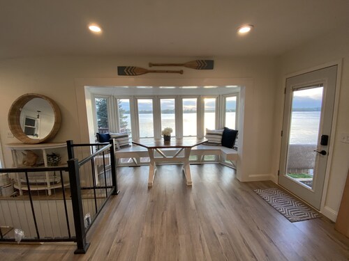 Enjoy Spectacular Sunset Views ☀️ On True Lakefront