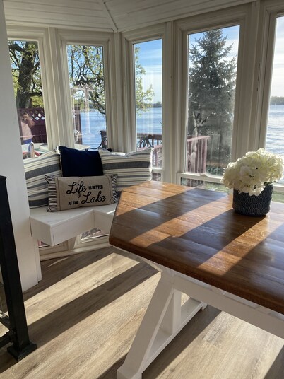 Enjoy Spectacular Sunset Views ☀️ On True Lakefront