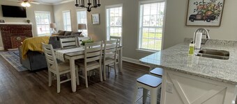 Conductor’s Corner - Exquisite Railside Cottage in Folkston, GA