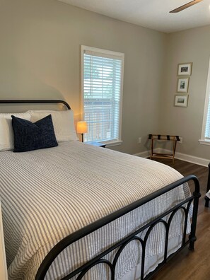2 bedrooms, iron/ironing board, free WiFi, bed sheets - Conductor’s Corner - Exquisite Railside Cottage in Folkston, GA (Folkston)