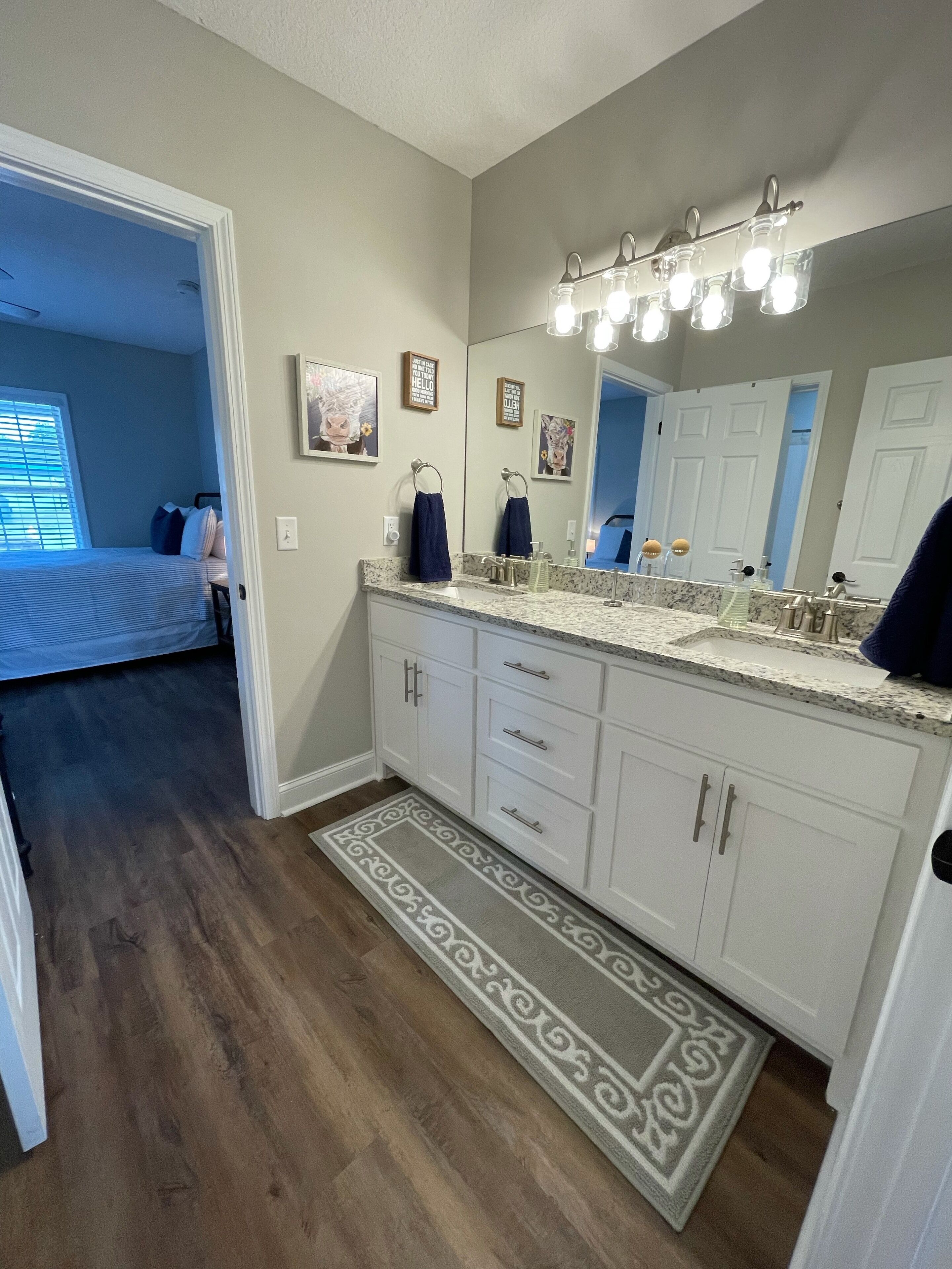 2 habitaciones, tabla de planchar con plancha y wifi gratis 