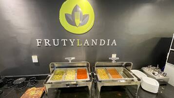 Daily full breakfast (MXN 90 per person)