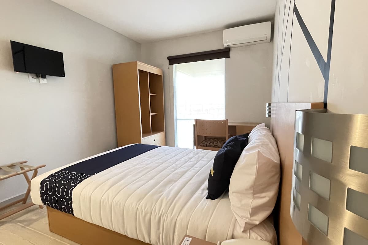 standard double room, 1 double bed | premium bedding, select comfort beds, individually furnished, desk