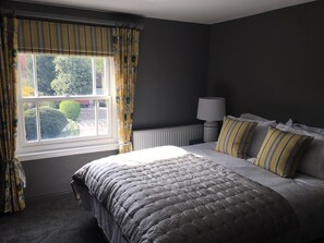 2 bedrooms, iron/ironing board, WiFi, bed sheets - Cosy Lincs Wolds cottage in picturesque Tealby (Lincolnshire)