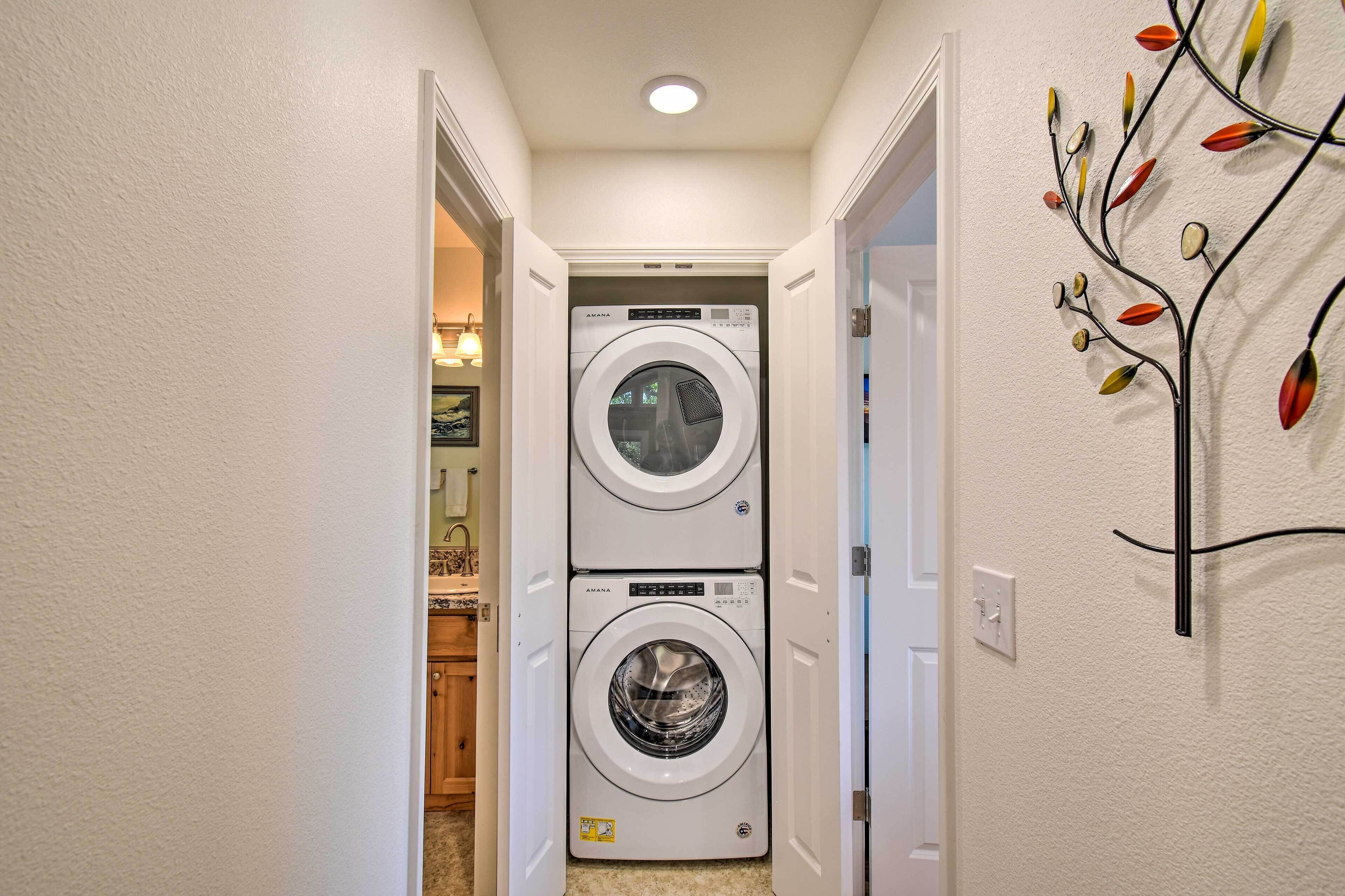 Stunning 'Treetop Villa' - 1 Mi to Dtwn Mariposa!