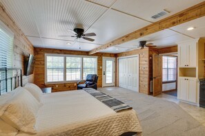 3 bedrooms, internet, bed sheets - Angler's Cabin: Direct Lake Fork Access, By Marina (Alba)