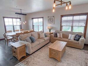 Smart TV, fireplace