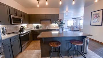 KĂŒhlschrank, Mikrowelle, Ofen, Herdplatte